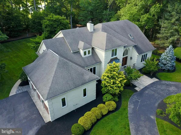 3 Woodsfield Ct, Medford, NJ 08055
