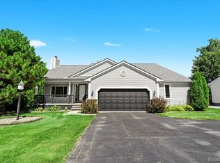 5620 Hatchery Rd, Waterford, MI 48329