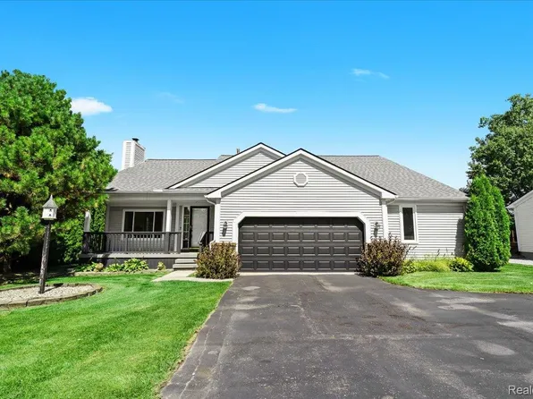 5620 Hatchery Rd, Waterford, MI 48329