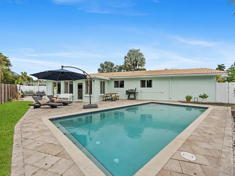 1257 NW 5th St — Photo 38