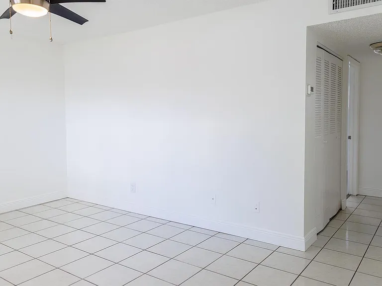 6211 SW 37th St #211 — Photo 24