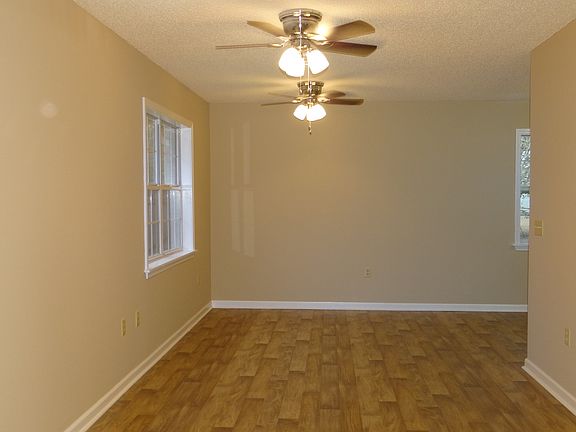 4th image of 100 Oakleigh Dr