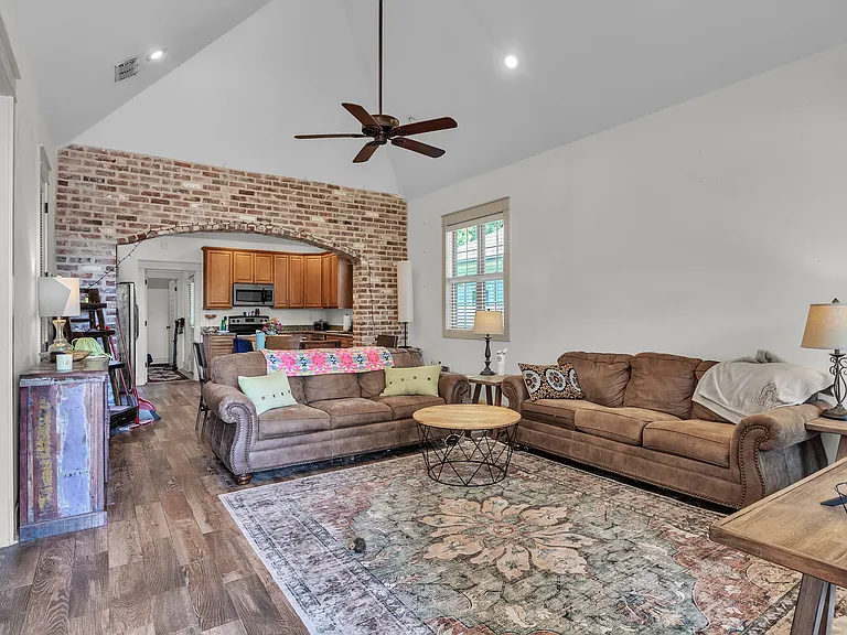 103 Creekside Cv — Photo 3
