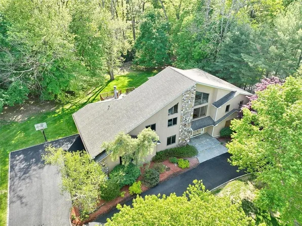 9 Zeck Court, Suffern, NY 10901