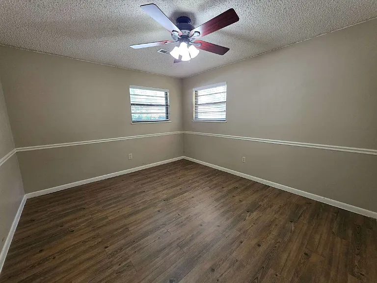 1806 SE Lawrence St — Photo 18