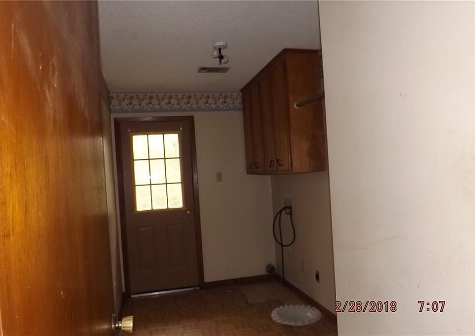 2nd image of 560 Saint Clair Rd