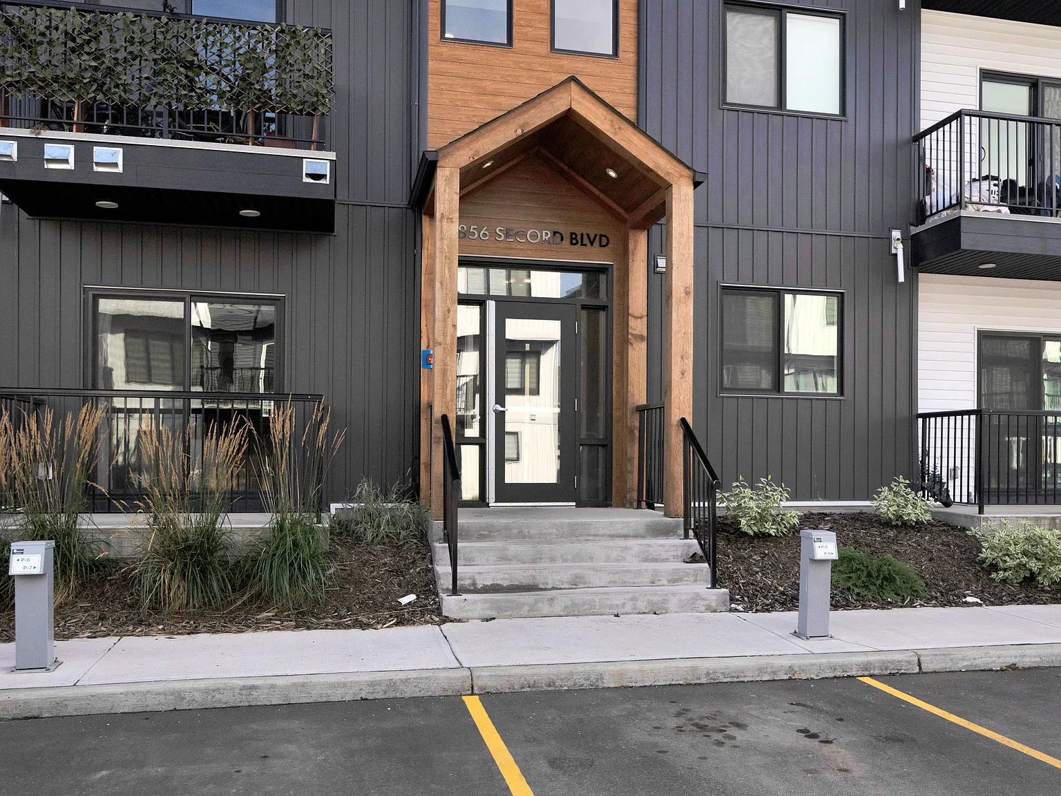 #205 - 856 Secord Blvd NW — Photo 3