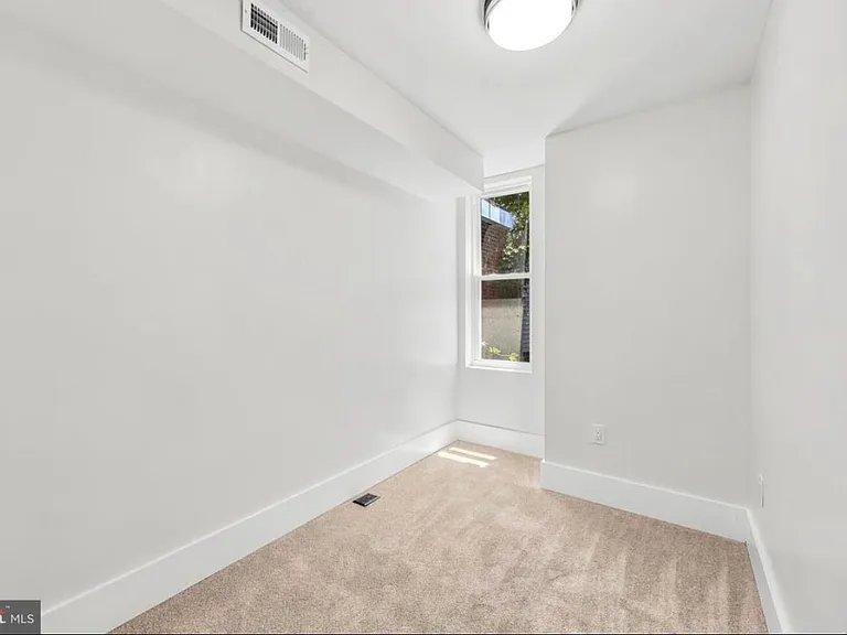 3345 Amber St — Photo 14