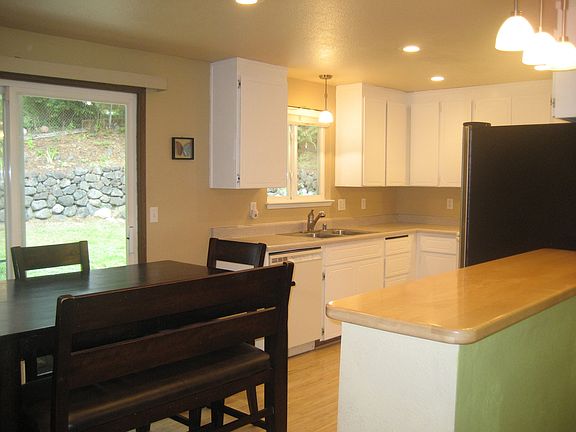4th image of 7570 Auklet Pl NE