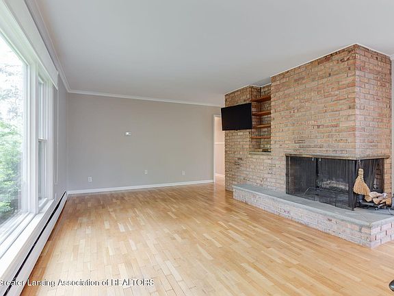 3rd image of 130 Lexington Ave