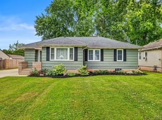 460 N 8th St, Lewiston, NY 14092