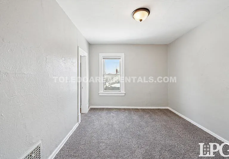 340 E Lake St — Photo 15