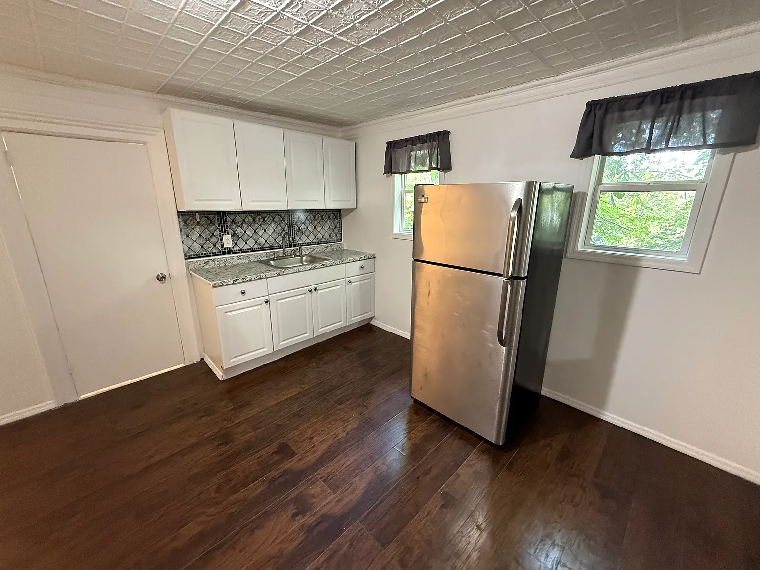 3 Sherman Ave — Photo 2