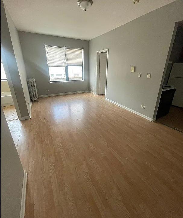 2nd image of 7252 S Jeffery Blvd #312
