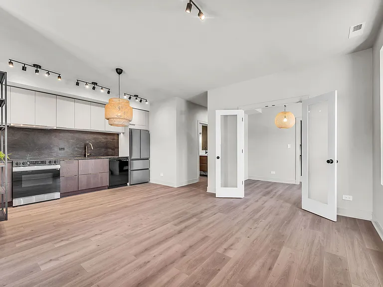 3701 W Dickens Ave #1 — Photo 4