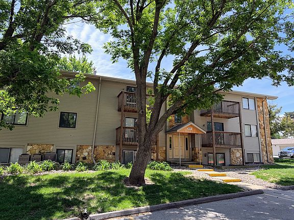 2nd image of 9557 University Ave APT 16