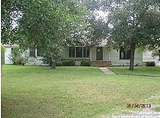 1404 Hospital Blvd, Floresville, TX 78114
