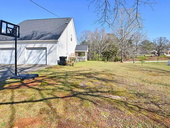 5th image of 418 Whippoorwill Ln