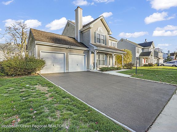 4th image of 61 Society Hill Way