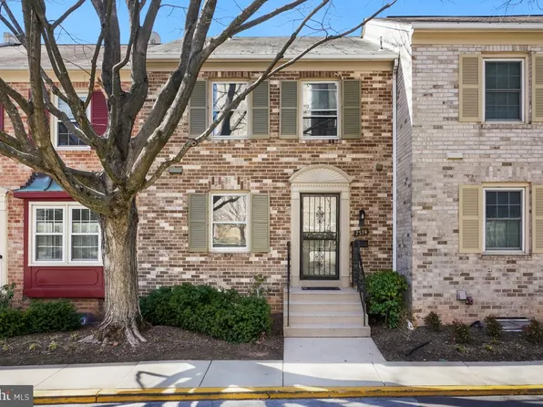 7574 Westlake Ter #57, Bethesda, MD 20817