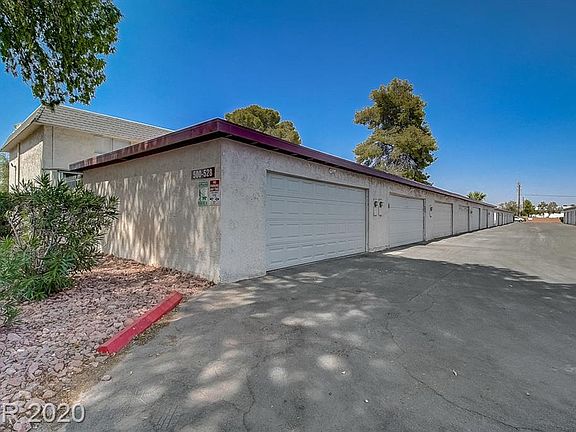 3rd image of 504 Greenbriar Townhouse Way