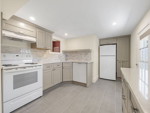 4th image of 56 Vinton St #6