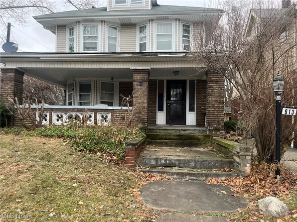 913 Herrick Rd, Cleveland, OH 44108