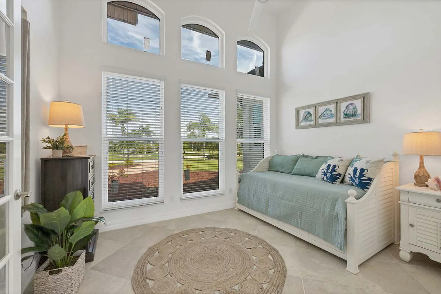 5 bed, 3.0 bath, 3218 sqft, $10,218 — Photo 4