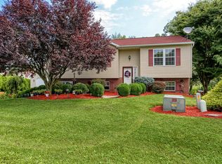 1395 Douglas Dr, Denver, PA 17517