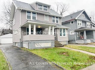 835 Nela View Rd, Cleveland, OH 44112