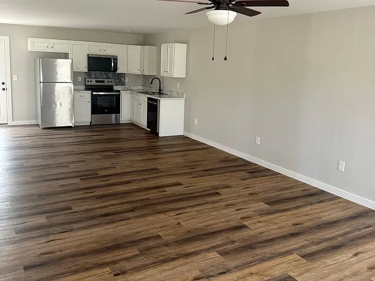 501 Livy Ln — Photo 2