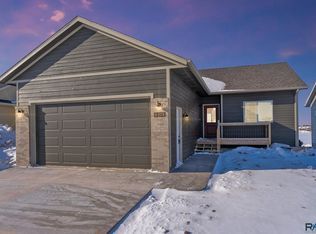 6101 N Seubert Ave, Sioux Falls, SD 57104