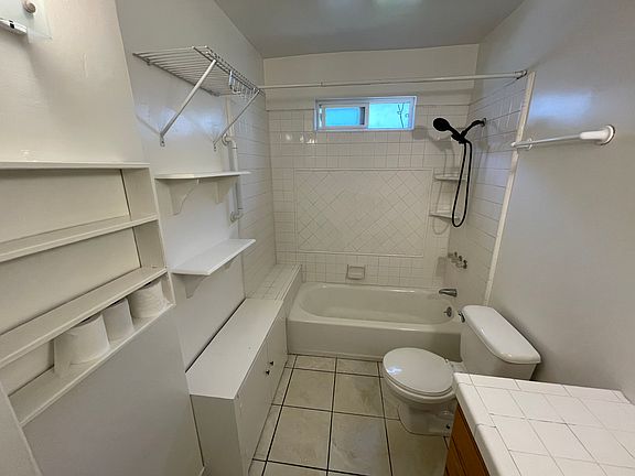 4th image of 422 E Angeleno Ave
