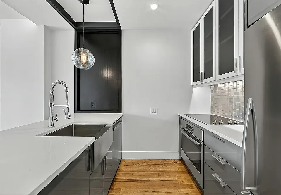 670 Pacific St #406