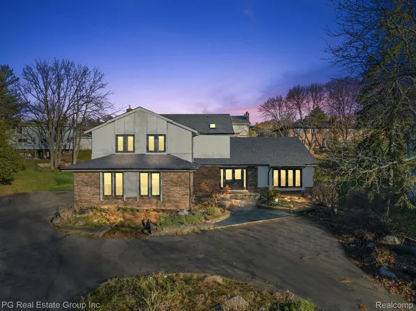 4421 Exmoor Cir, Bloomfield Hills, MI 48302