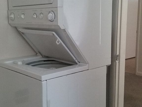 5th image of 106 N 6th St APT 1E