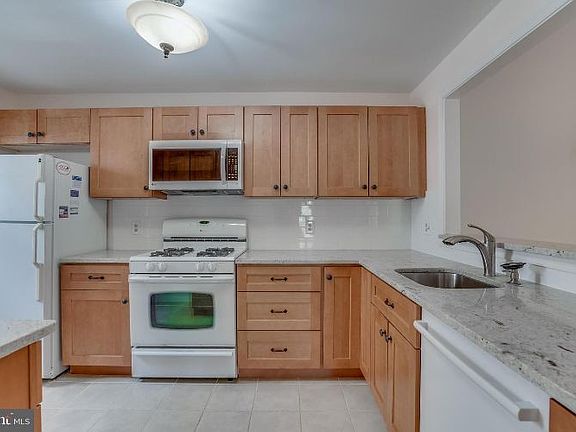 5th image of 7779 Willow Point Dr