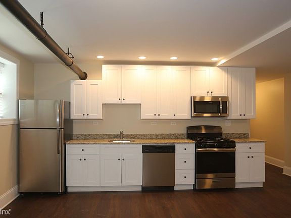 4th image of 936 E 52nd St Unit Garden