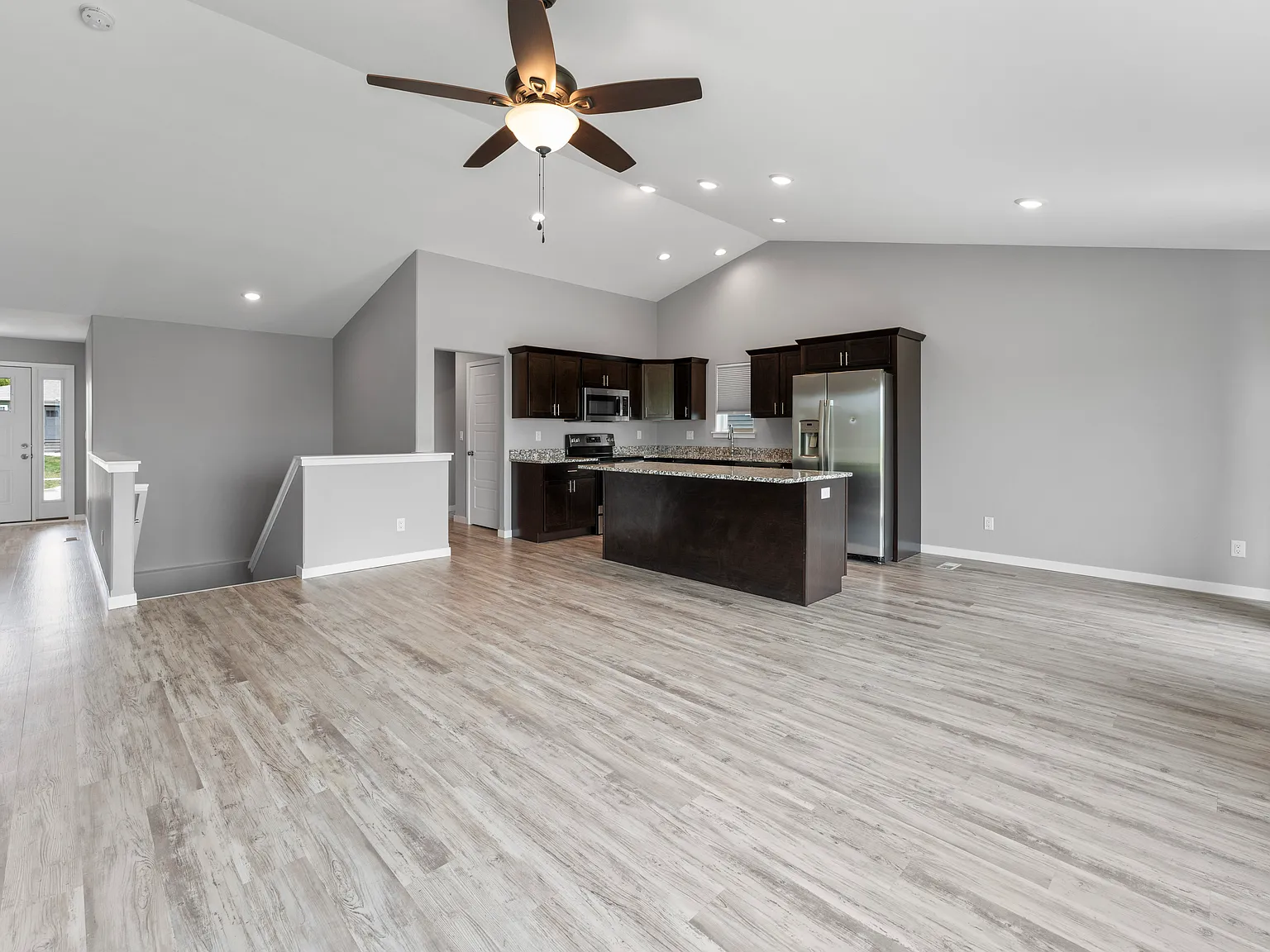 3 bed, 2320 sqft, $4,500 — Photo 3