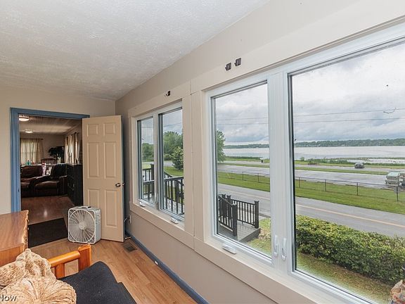 3rd image of 2428 Lakeside Dr