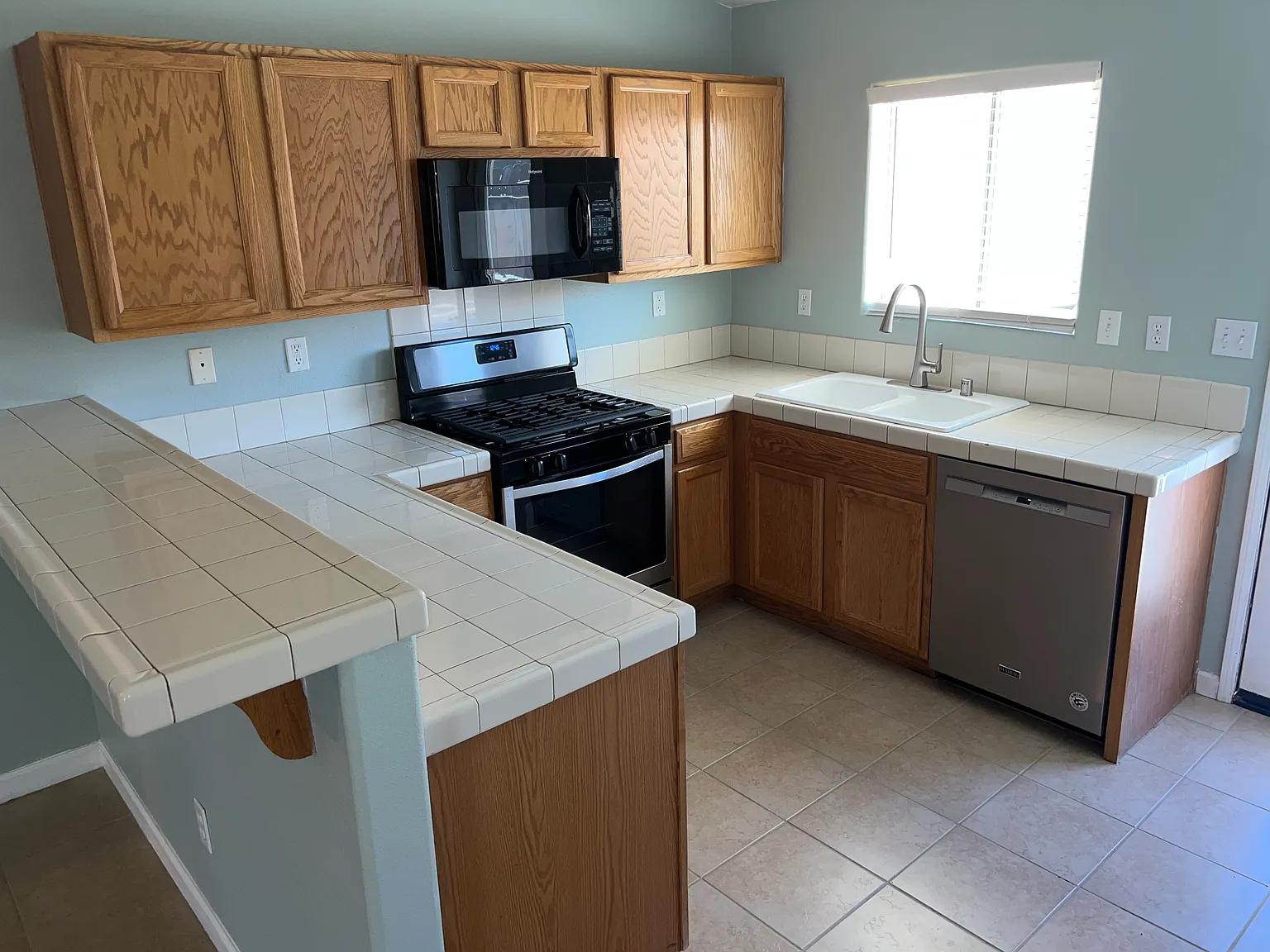 830 Aurora Way — Photo 3