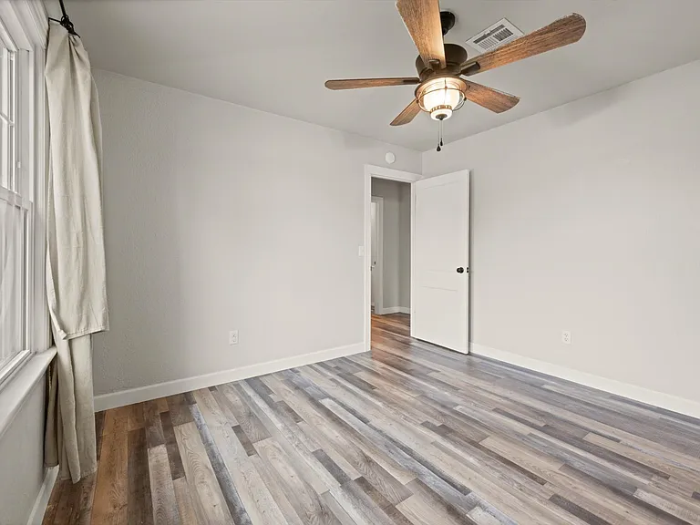 403 N Baumann Ave — Photo 18