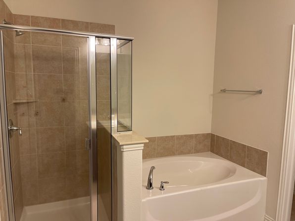 2824 Castle Creek Dr