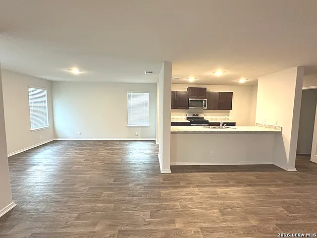 4 bed, 3.0 bath, 2533 sqft, $2,150 — Photo 4
