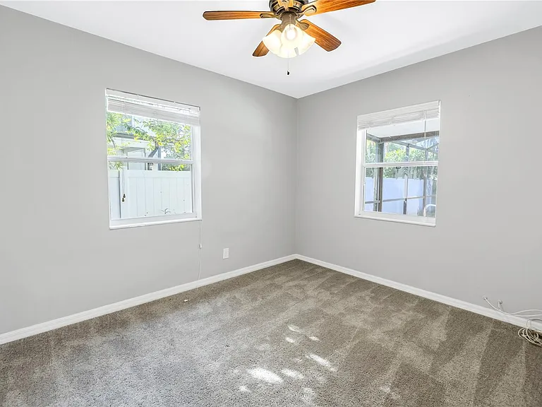 610 Cordova Blvd NE — Photo 21
