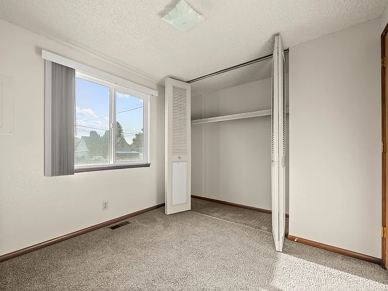 301 Jefferson Ave — Photo 10