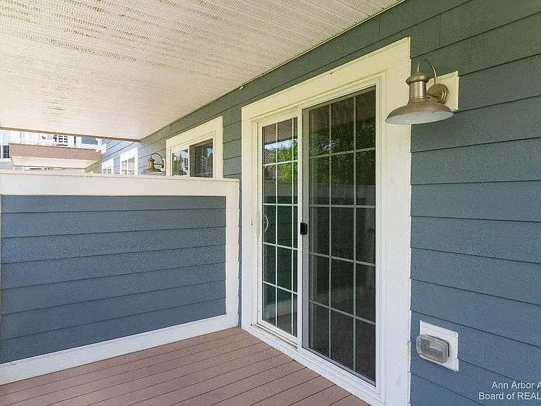 2563 W Towne St — Photo 22