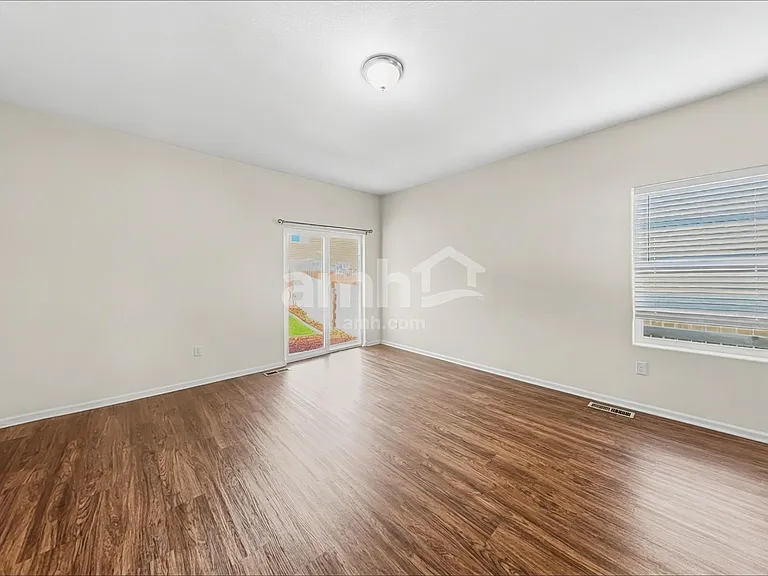 551 Reserve Ave — Photo 6