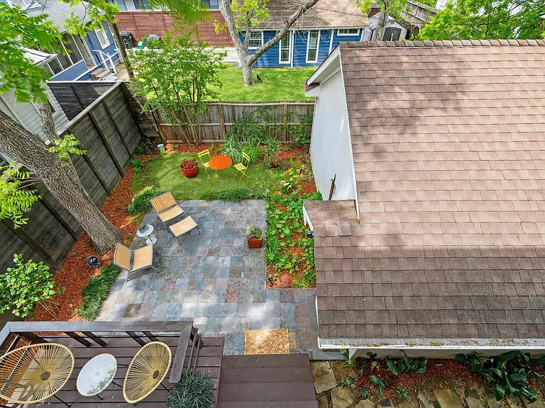 315 W 15th St — Photo 10