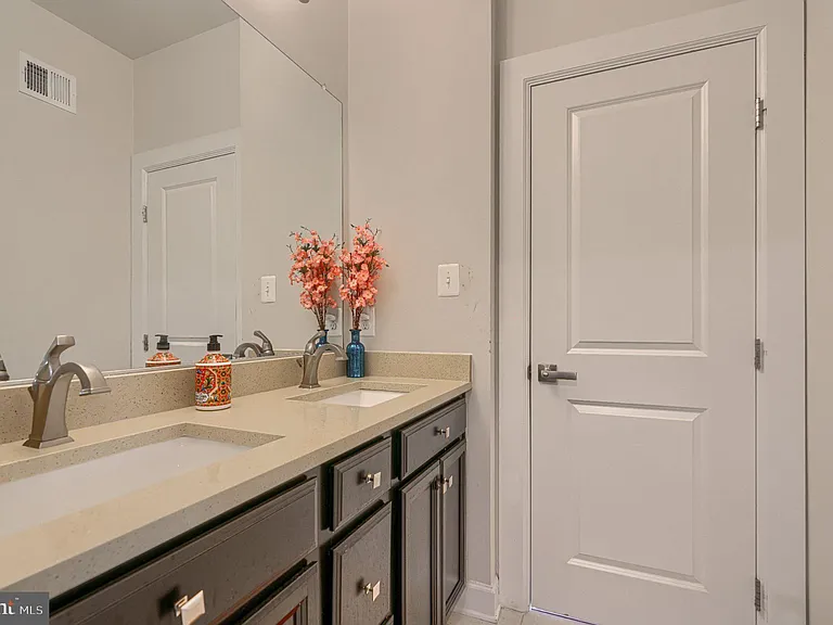 7142 Starmount Way — Photo 47